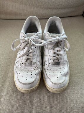 Vintage Nike White Leather Low-Top Sneakers